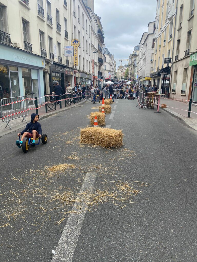 une animation dans l'avenue de Gaulle : circuit vélo